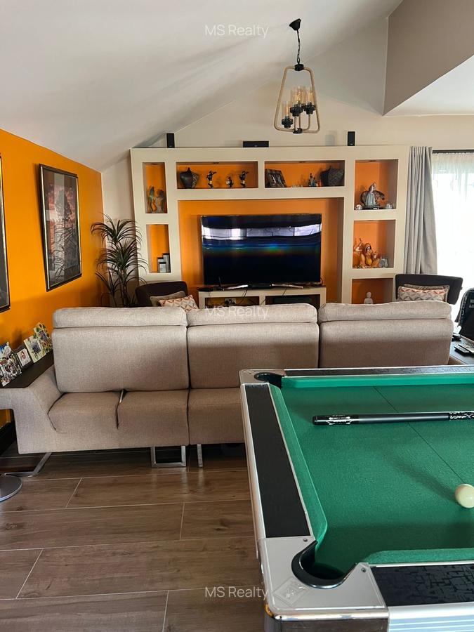 4 Bed Townhouse with En Suite in Brookside - 6