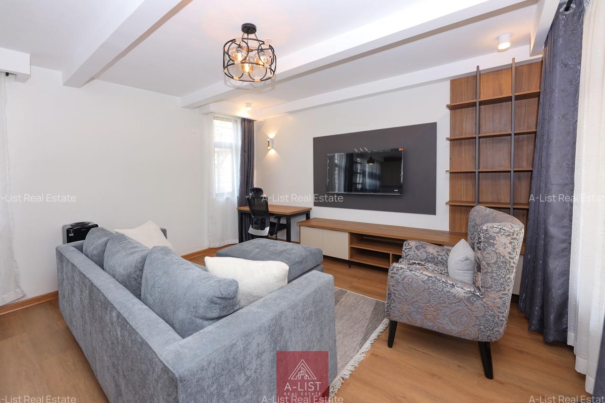 2 Bed Villa with Garden at Ridgeways - 3