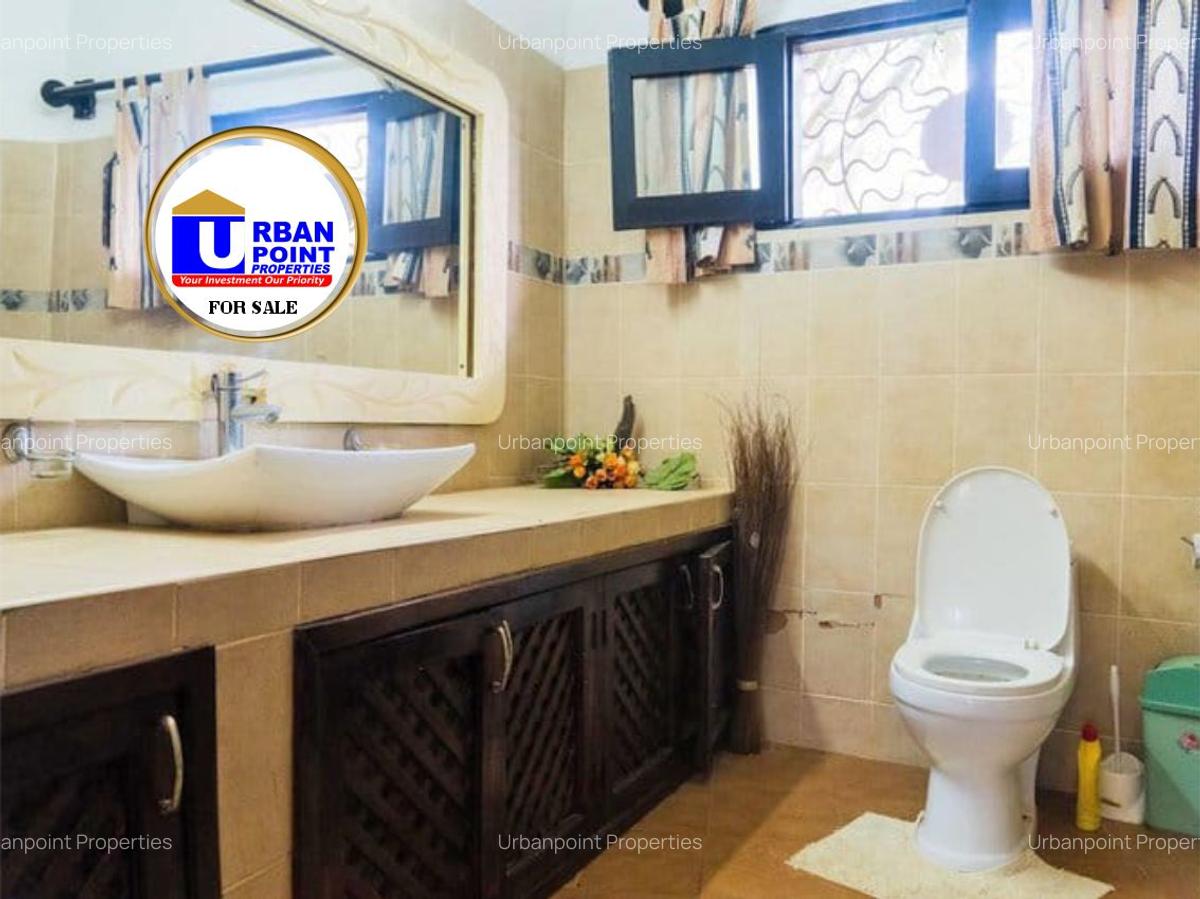 5 Bed Villa with En Suite in Watamu - 7