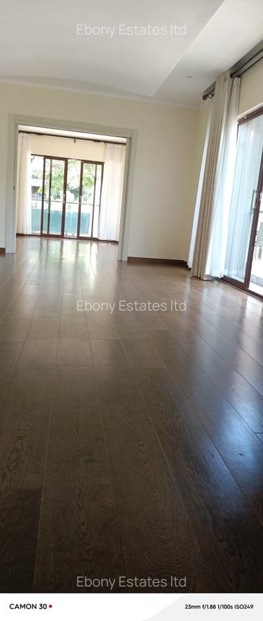 5 Bed Townhouse with En Suite in Lavington - 19