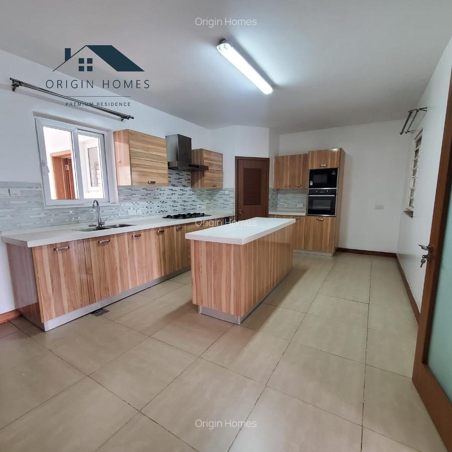 3 Bed Apartment with En Suite at Lavington - 6