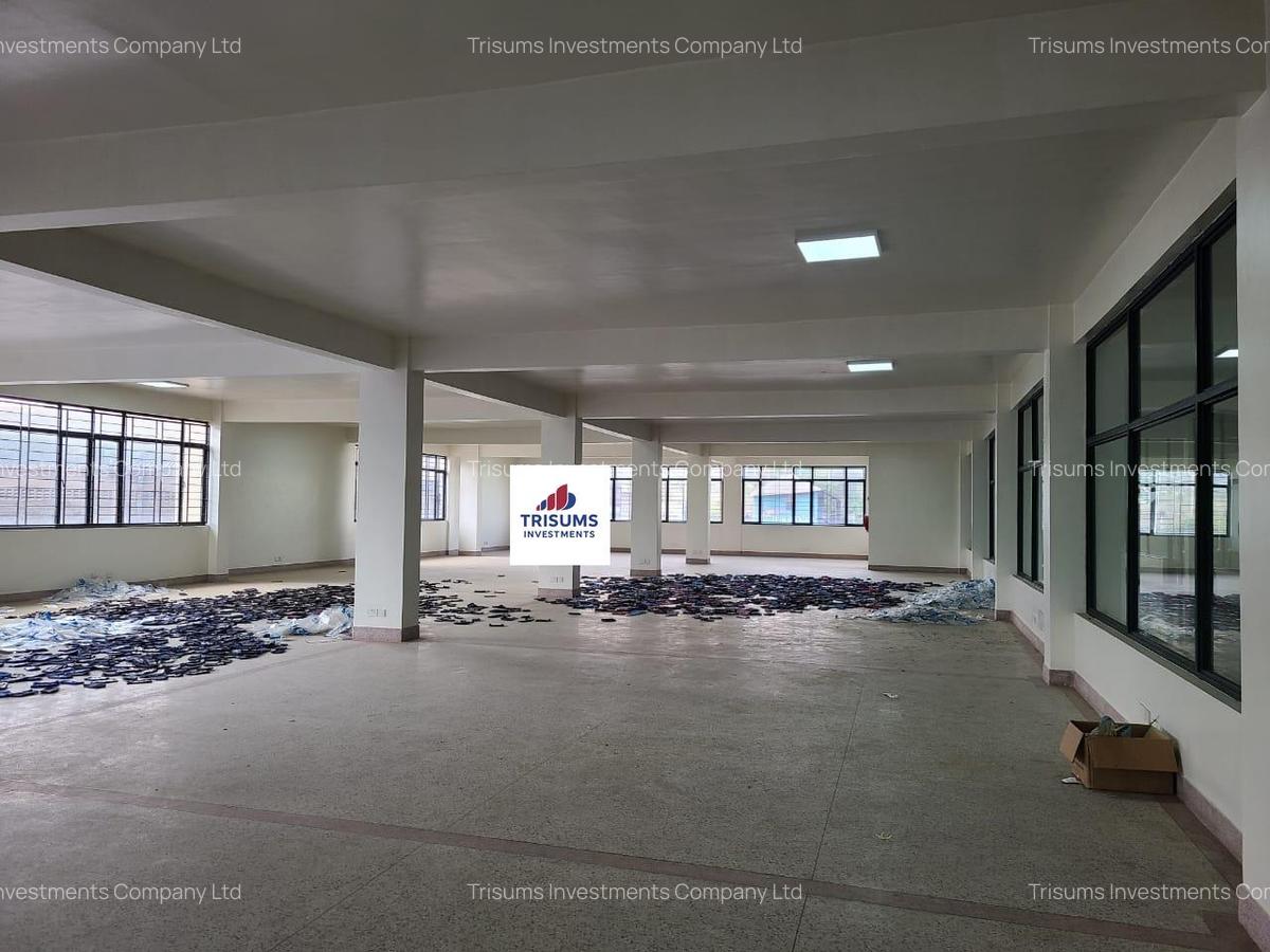 7,209 ft² Warehouse with Fibre Internet in Industrial Area - 4