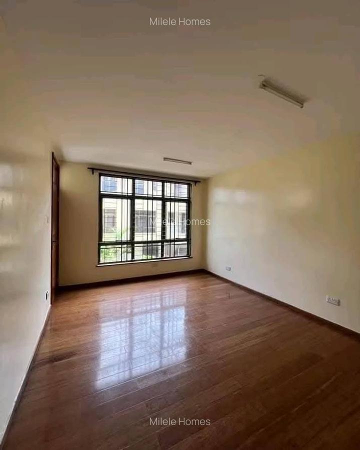 5 Bed Villa with En Suite in Lavington - 3