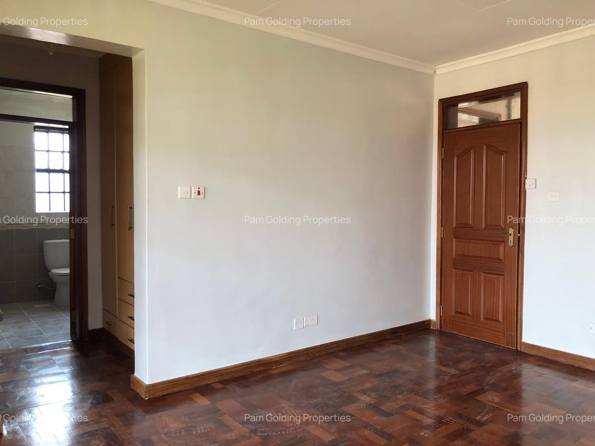 4 Bed House with En Suite in Runda - 16