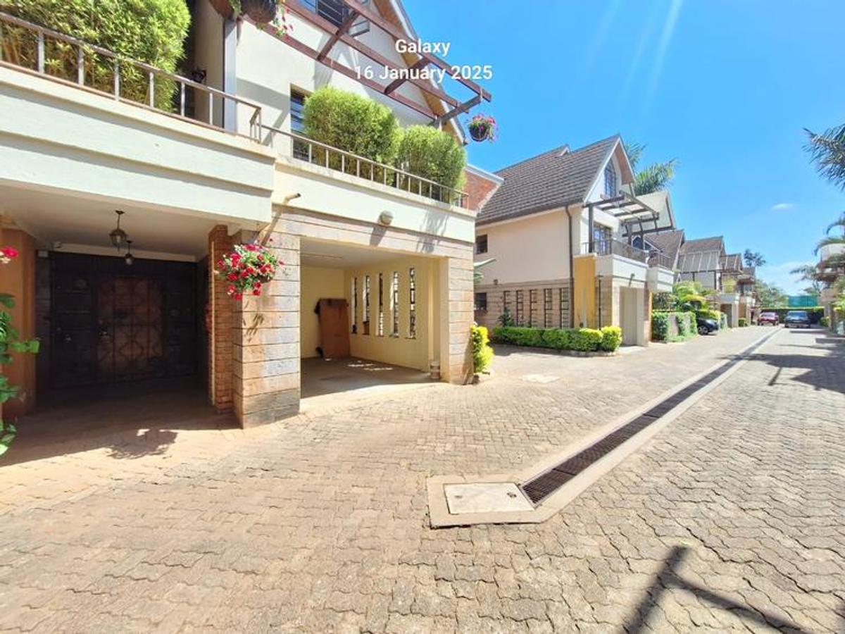 5 Bed Townhouse with En Suite in Lavington - 4