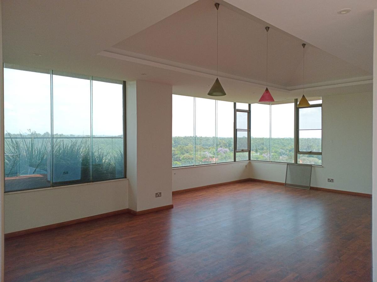 4 Bed Apartment with En Suite in Parklands - 17