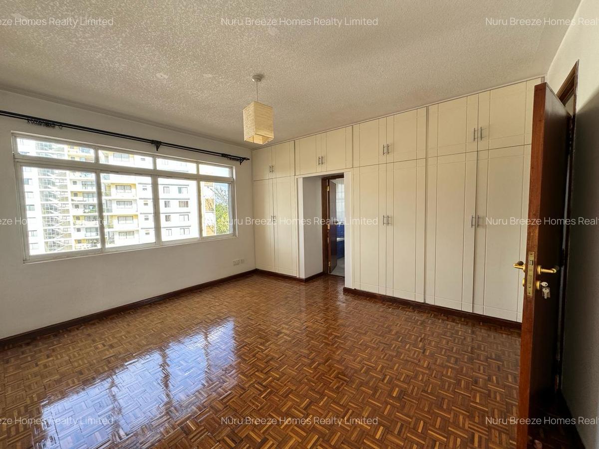 3 Bed Apartment with En Suite in Brookside - 12