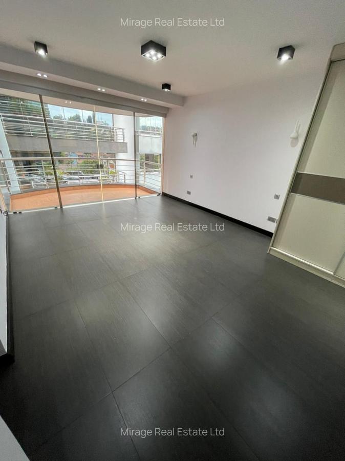 3 Bed Apartment with En Suite in Riverside - 19