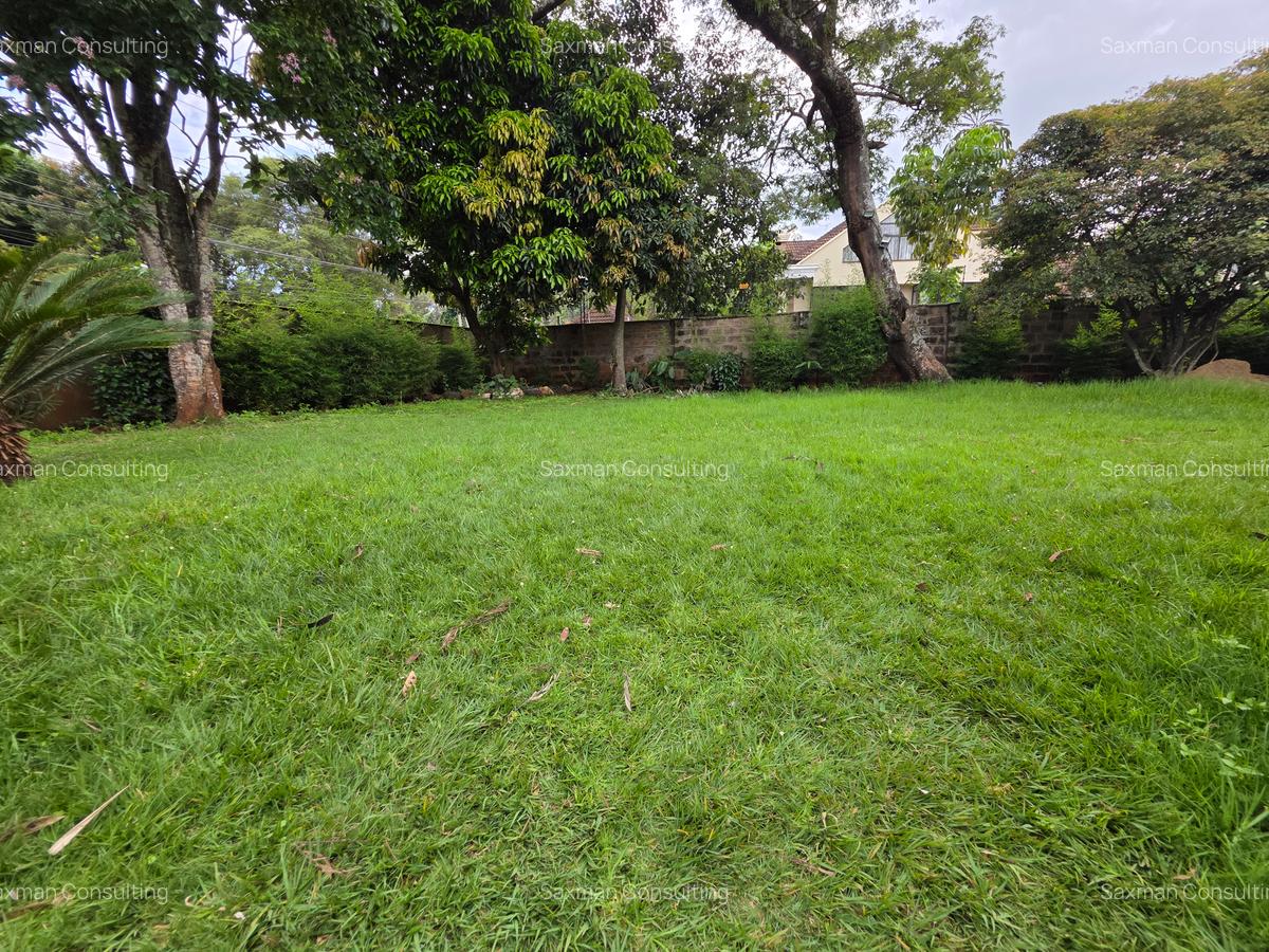 4 Bed House with En Suite in Lavington - 17