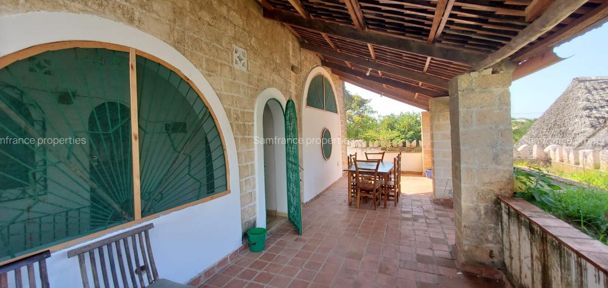 6 Bed Townhouse with En Suite at Kilifi Bofa - 4