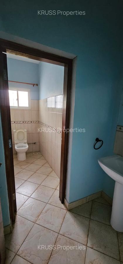 4 Bed House with En Suite at Hs99 - 4