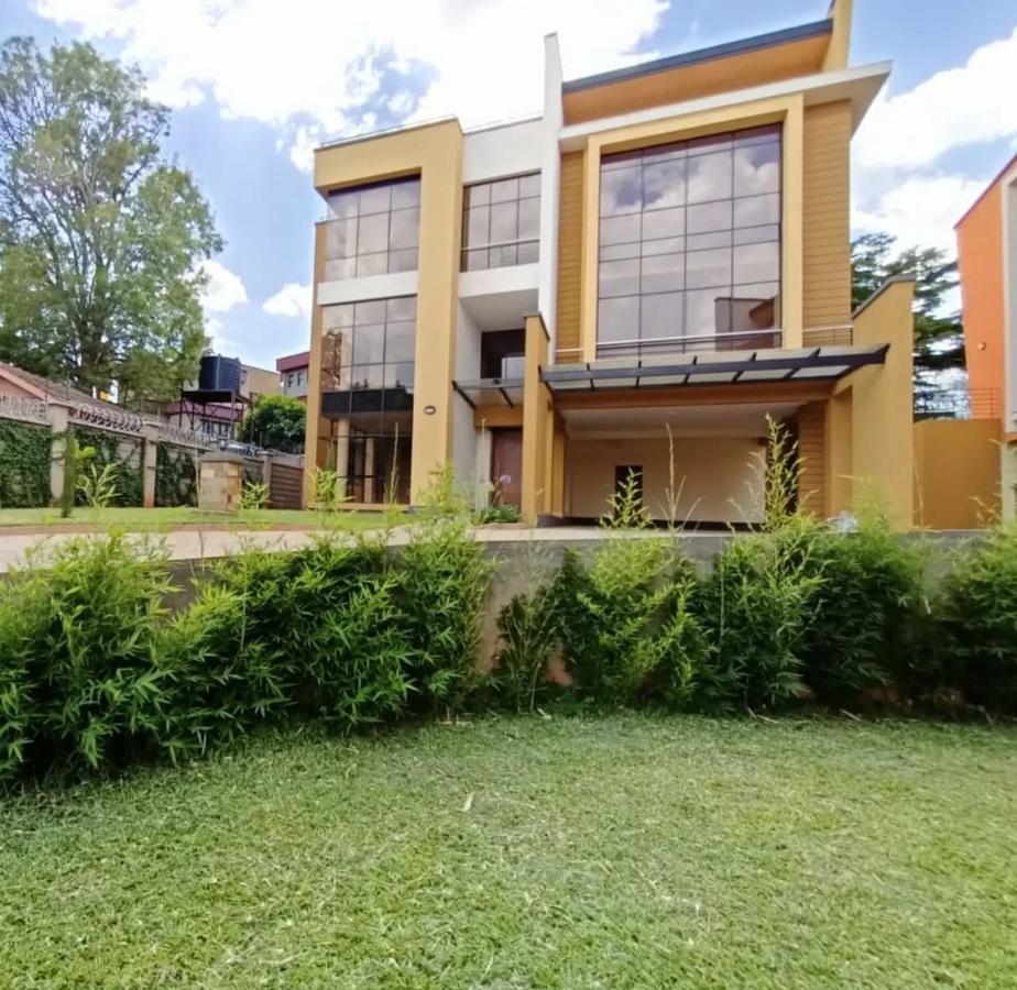 5 Bed Townhouse with En Suite in Lavington - 3