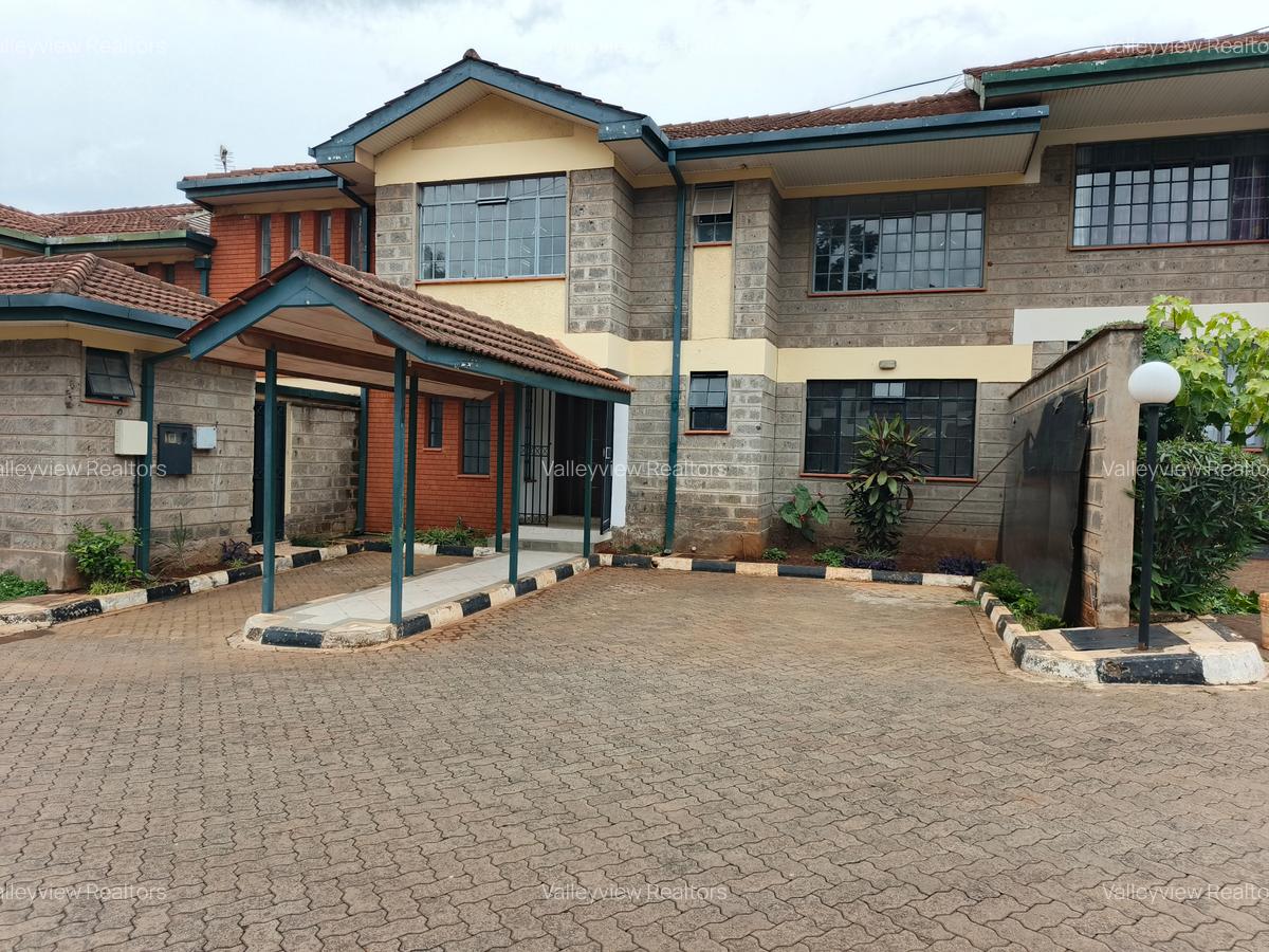 4 Bed Townhouse with En Suite at Lavington - 1