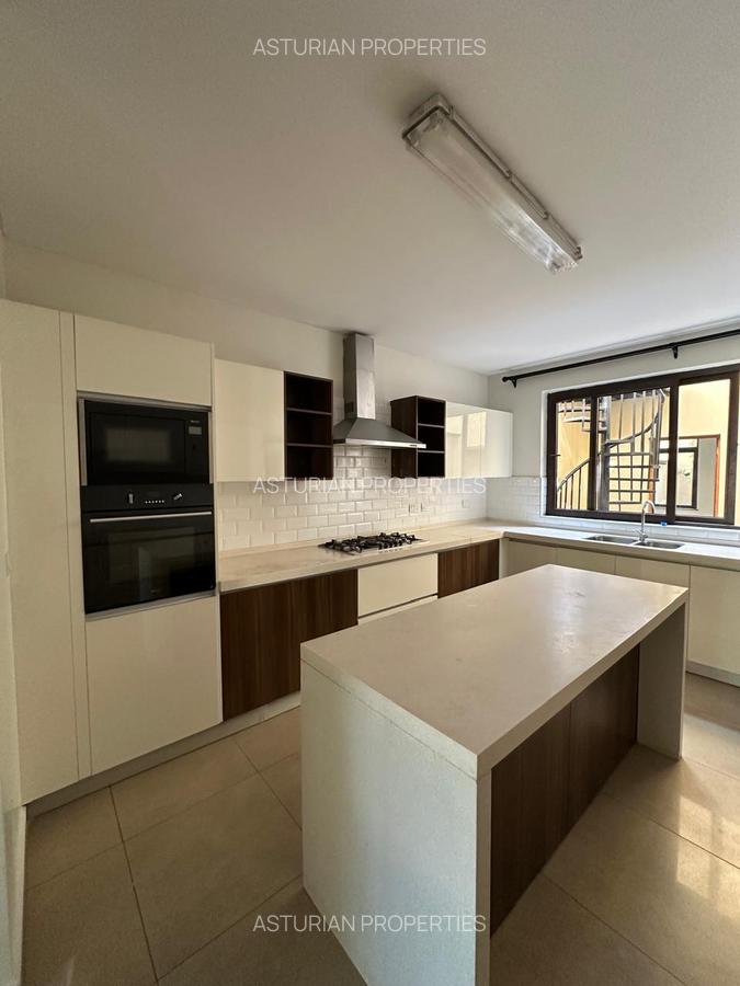 4 Bed Townhouse with En Suite in Lavington - 7