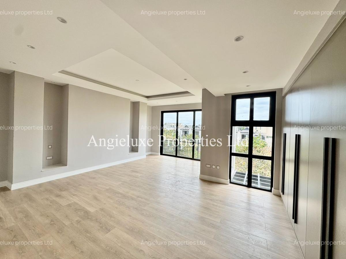 5 Bed Townhouse with En Suite at Runda - 14