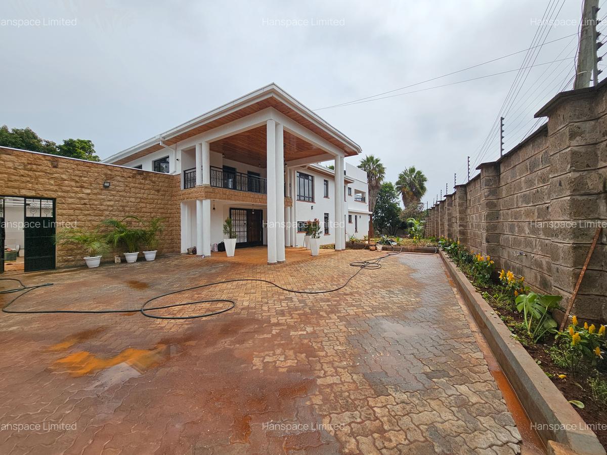 5 Bed Villa with En Suite in Runda - 1