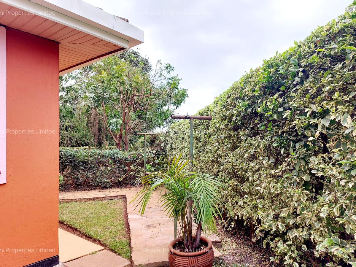 4 Bed Villa with En Suite at Fourways Junction Estate - 17