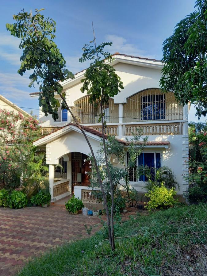 4 Bed Townhouse with En Suite in Nyali Area - 1