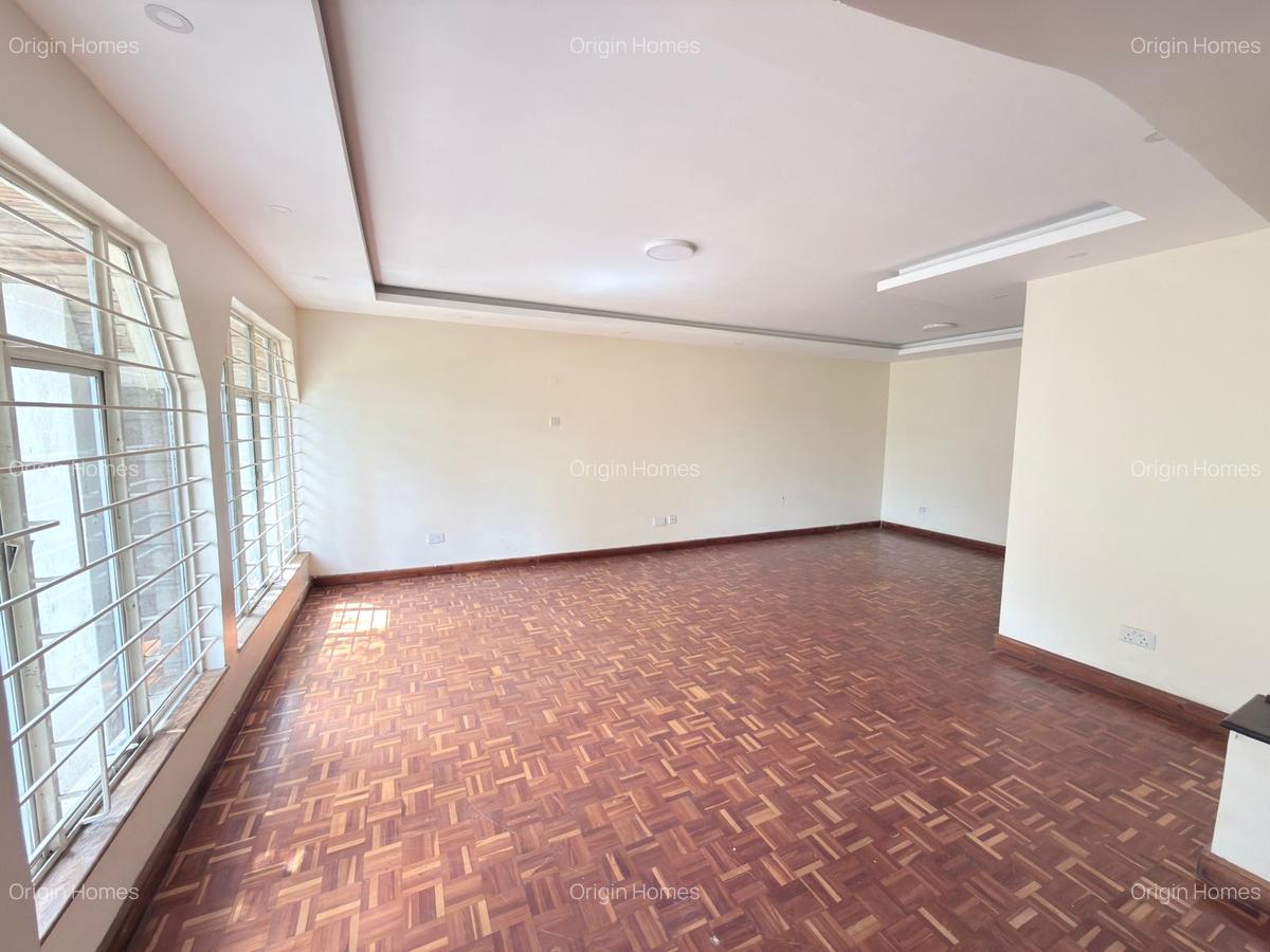 4 Bed Townhouse with En Suite at Westlands - 5