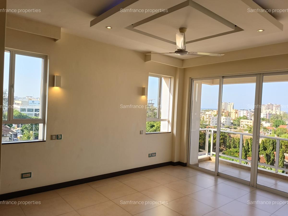 Serviced 2 Bed Apartment with En Suite at Links Road - 6