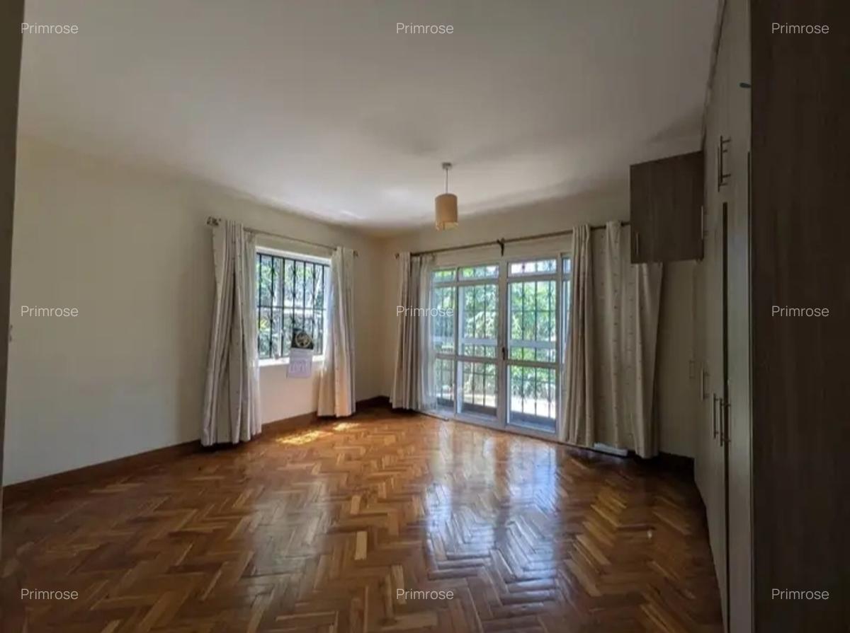 5 Bed Townhouse with En Suite in Spring Valley - 4