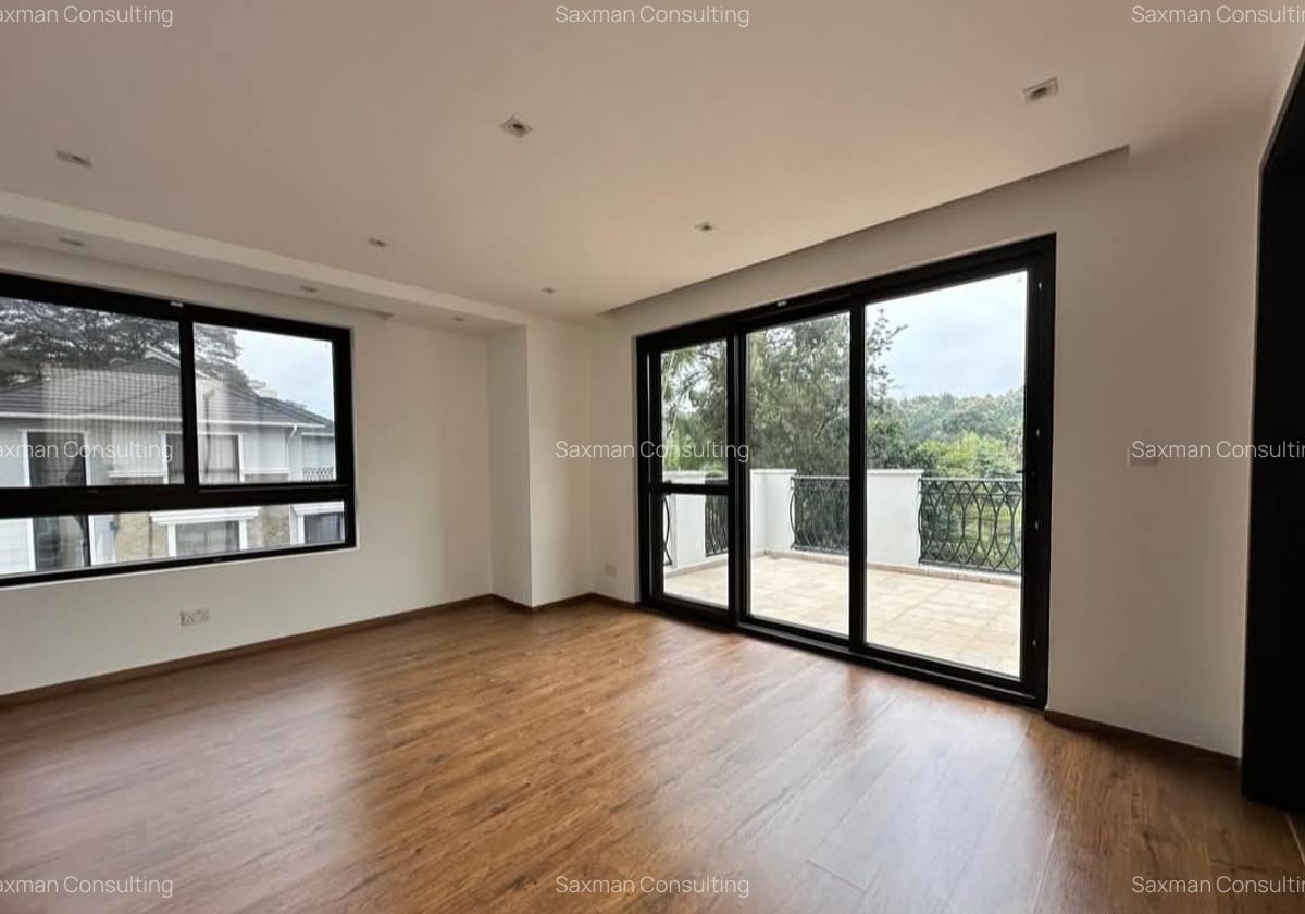 4 Bed House with En Suite in Spring Valley - 11