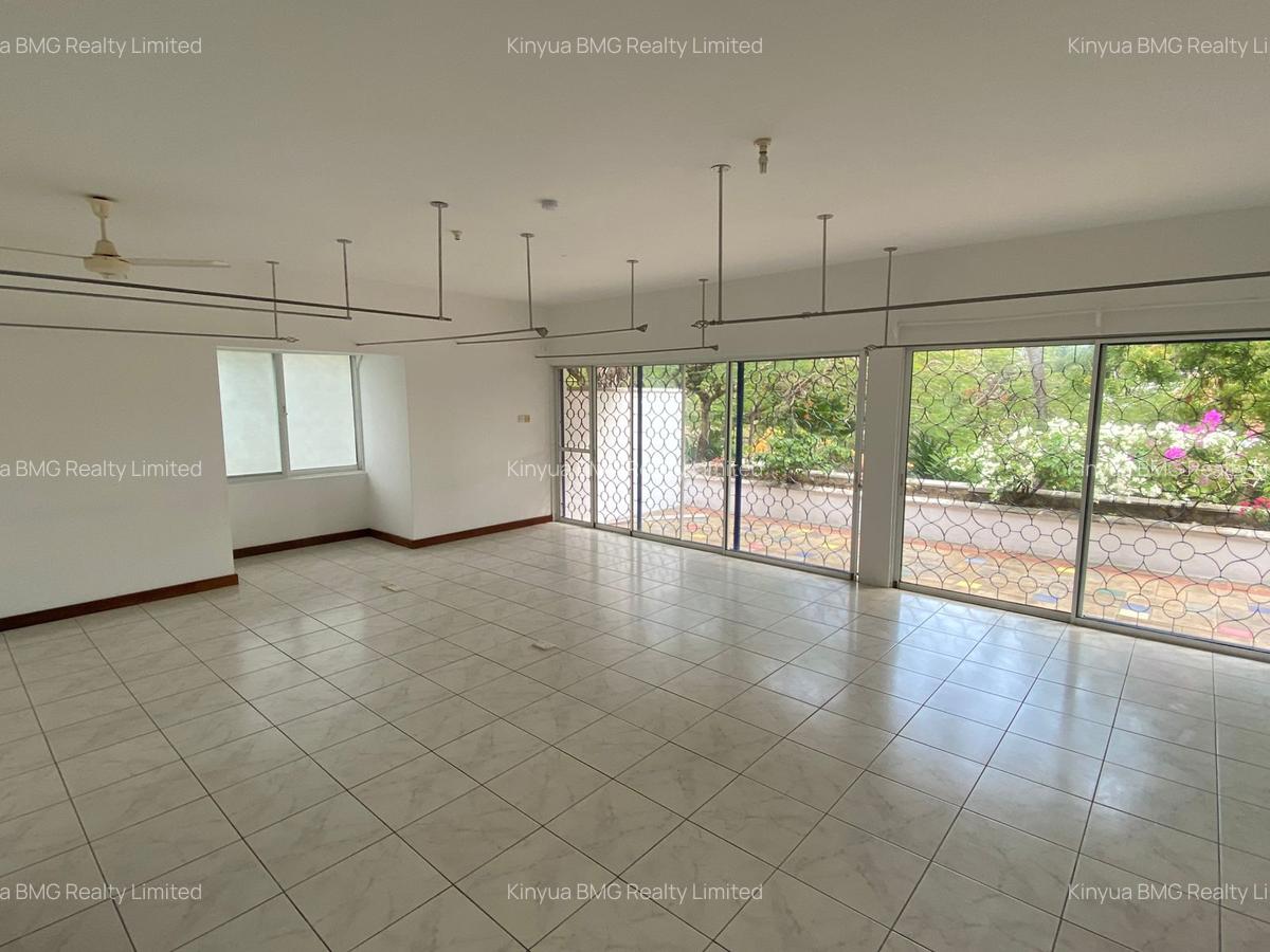3 Bed Townhouse with En Suite in Nyali Area - 2