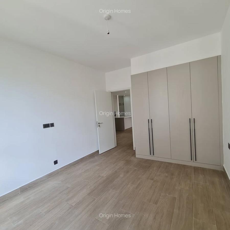 3 Bed Apartment with En Suite at Riverside Drive - 13