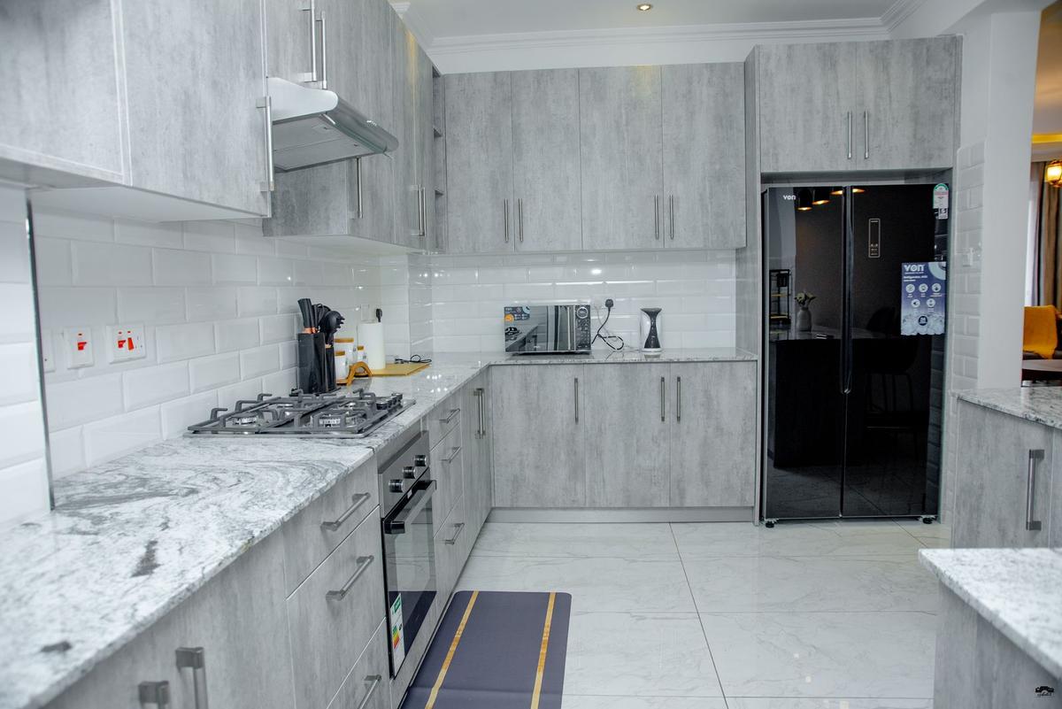 Serviced 2 Bed Apartment with En Suite at Brookside - 12