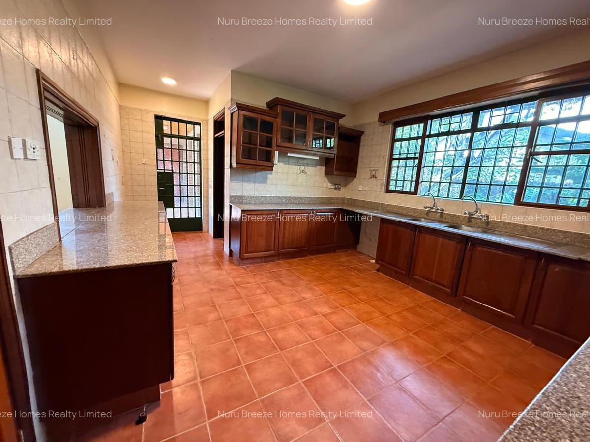 5 Bed House with En Suite in Nyari - 3