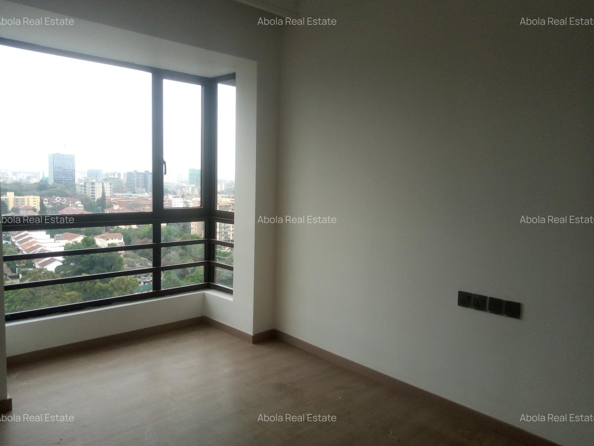 3 Bed Apartment with En Suite in Riverside - 6