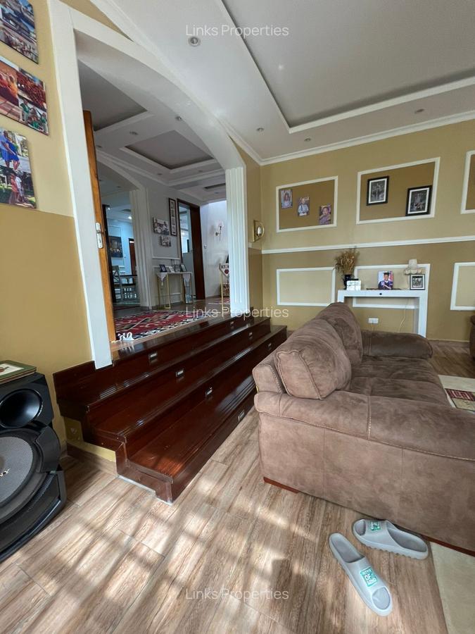 5 Bed Townhouse with En Suite at Kerarapon Drive - 5