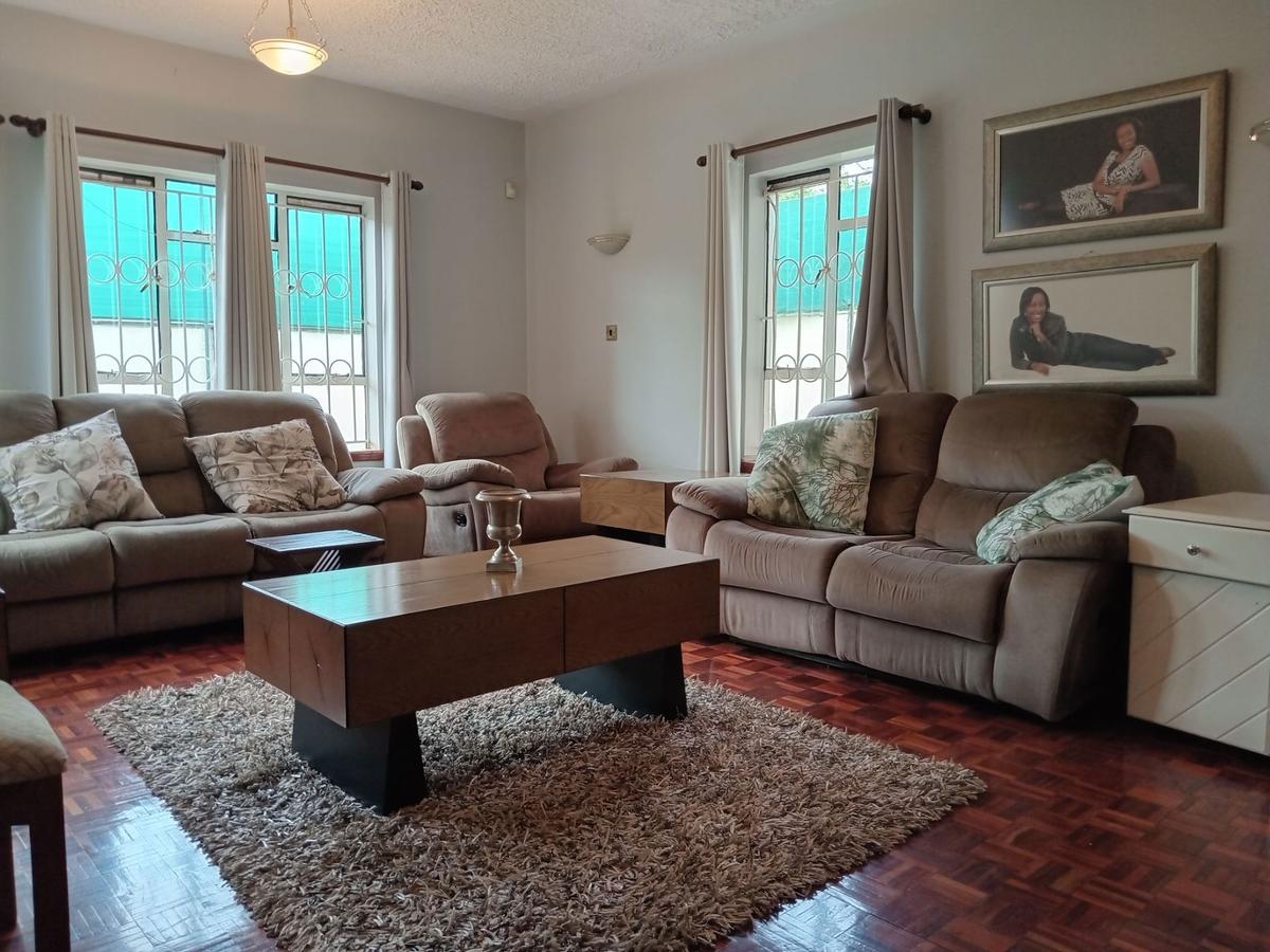 4 Bed House with En Suite in Lavington - 7