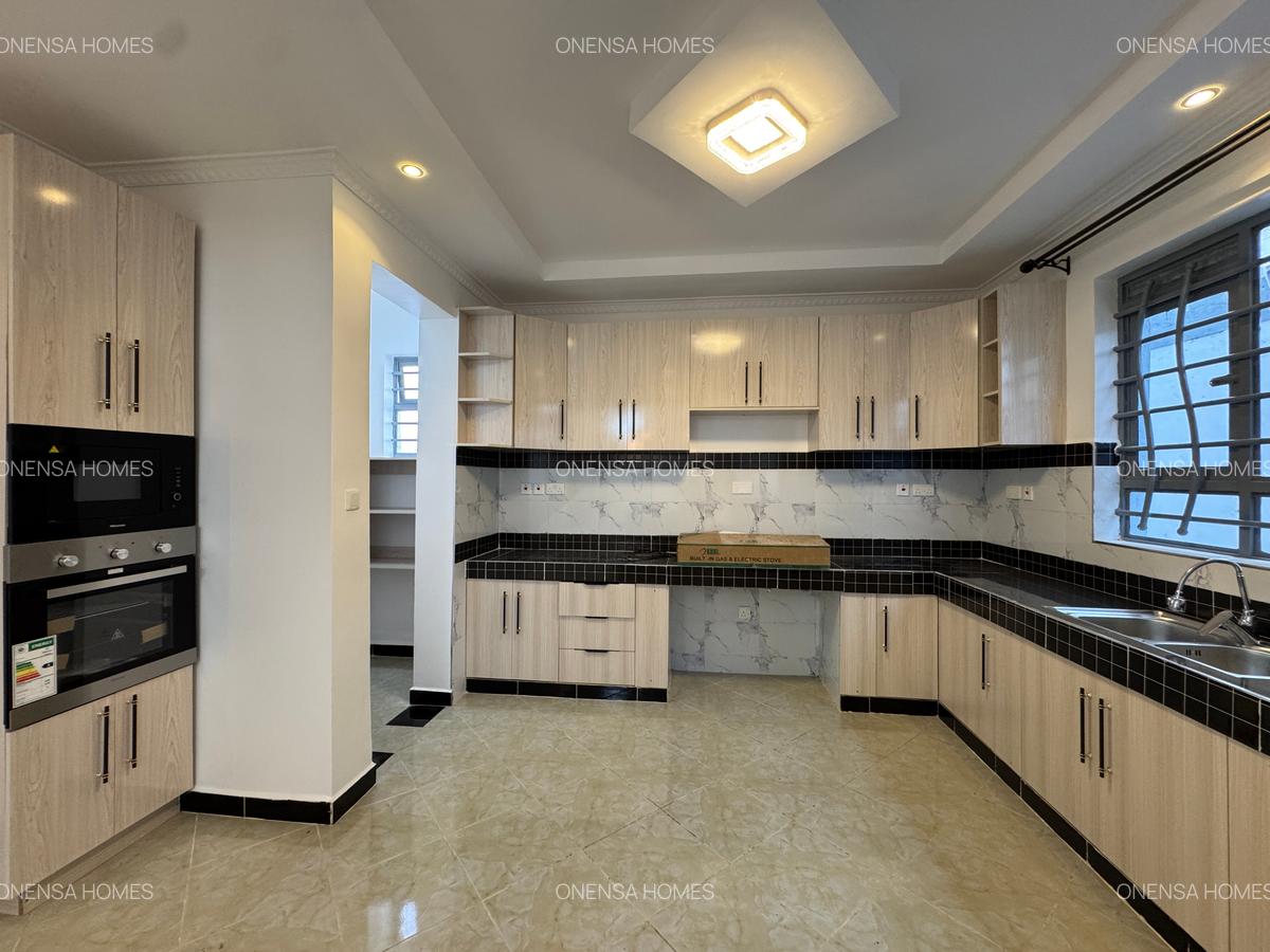 4 Bed House with En Suite in Eastern ByPass - 9