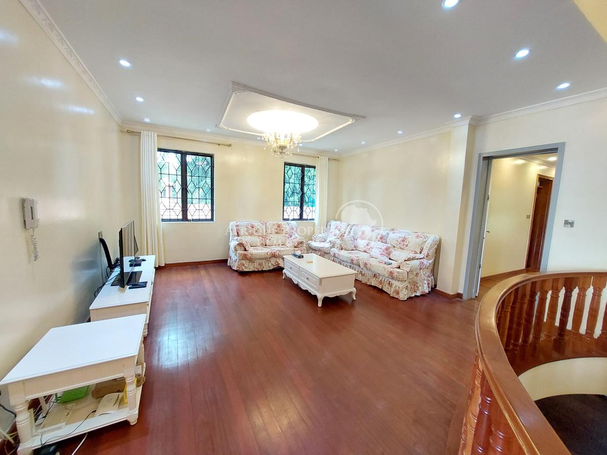 5 Bed Villa with En Suite in Gigiri - 10