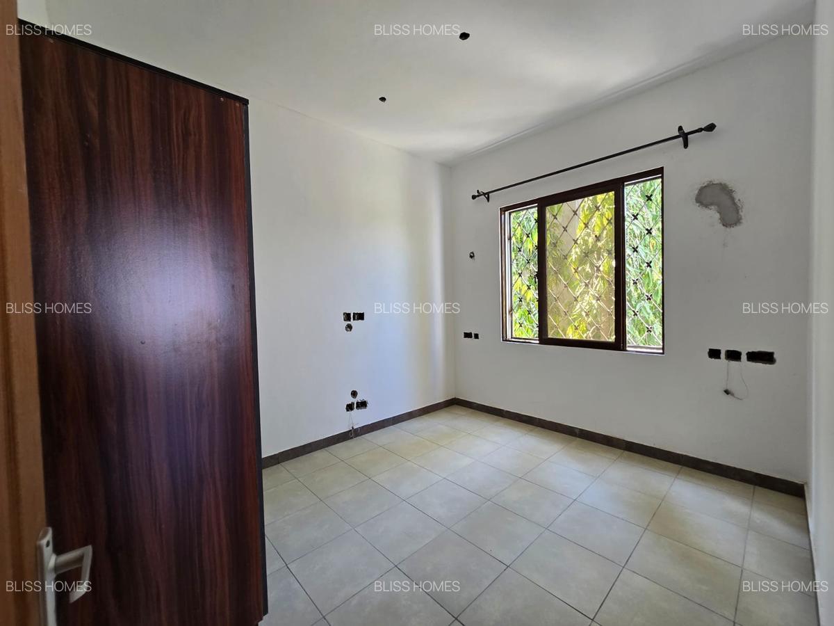 2 Bed Apartment with En Suite at Mtambo Road - 6