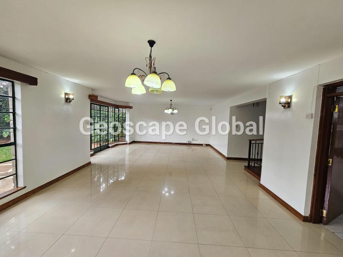 5 Bed House with En Suite in Spring Valley - 5