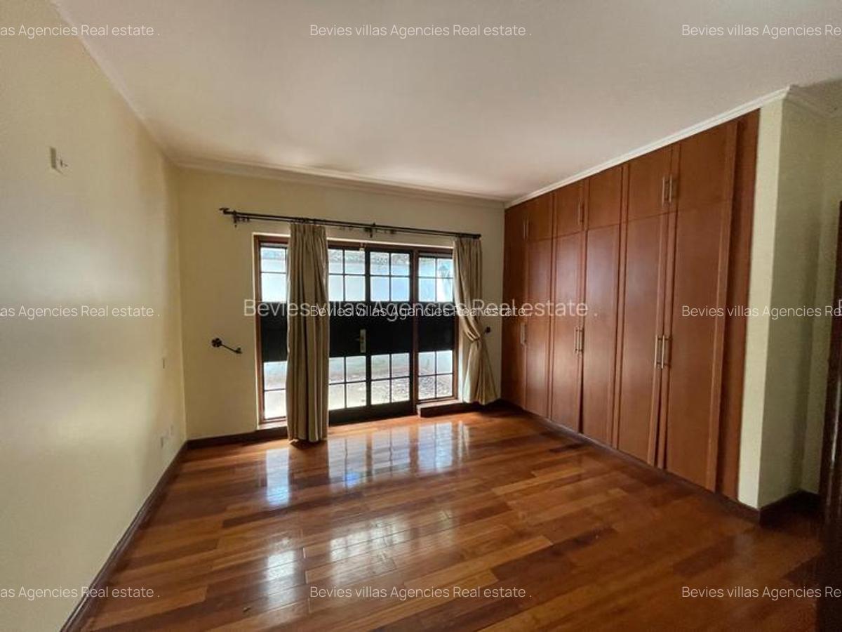 4 Bed Townhouse with En Suite in General Mathenge - 3