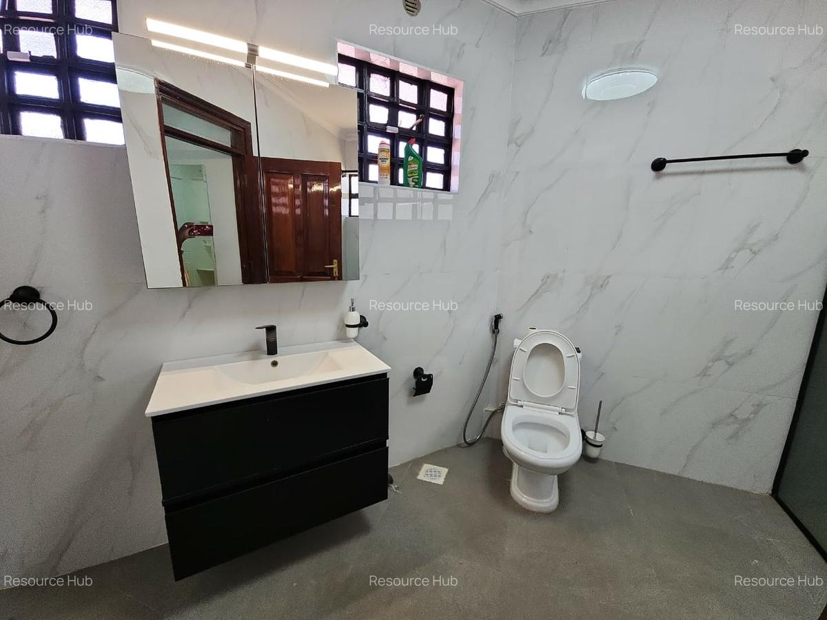 4 Bed Townhouse with En Suite at Lavington - 8