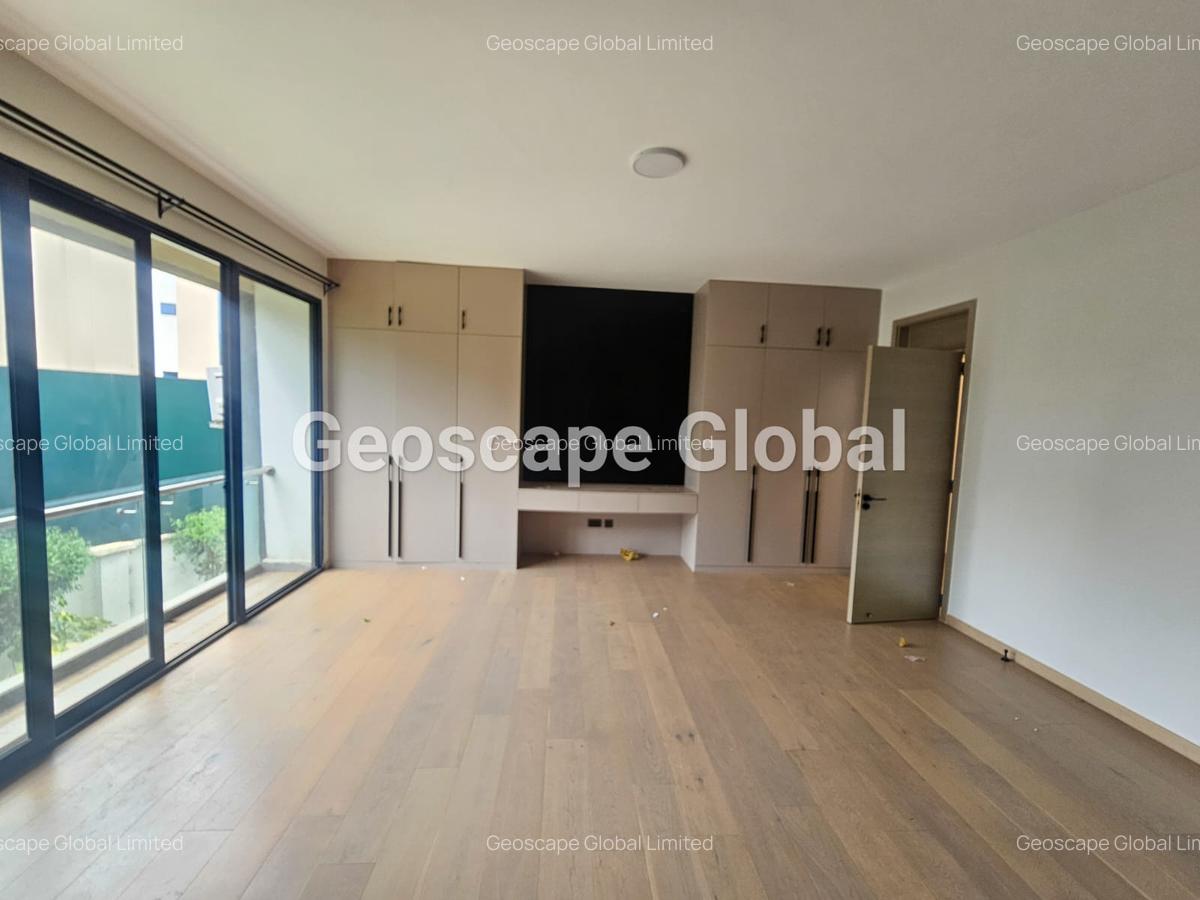 5 Bed Townhouse with En Suite in Lavington - 4