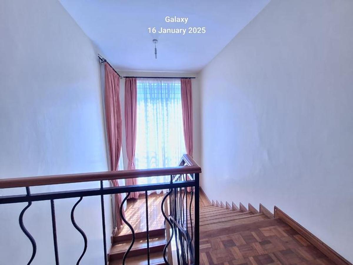 5 Bed Townhouse with En Suite in Lavington - 16