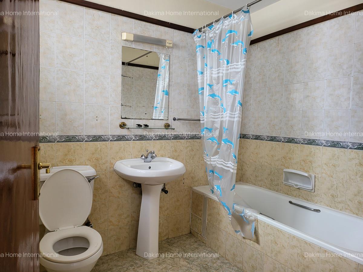 4 Bed Townhouse with En Suite in Spring Valley - 15