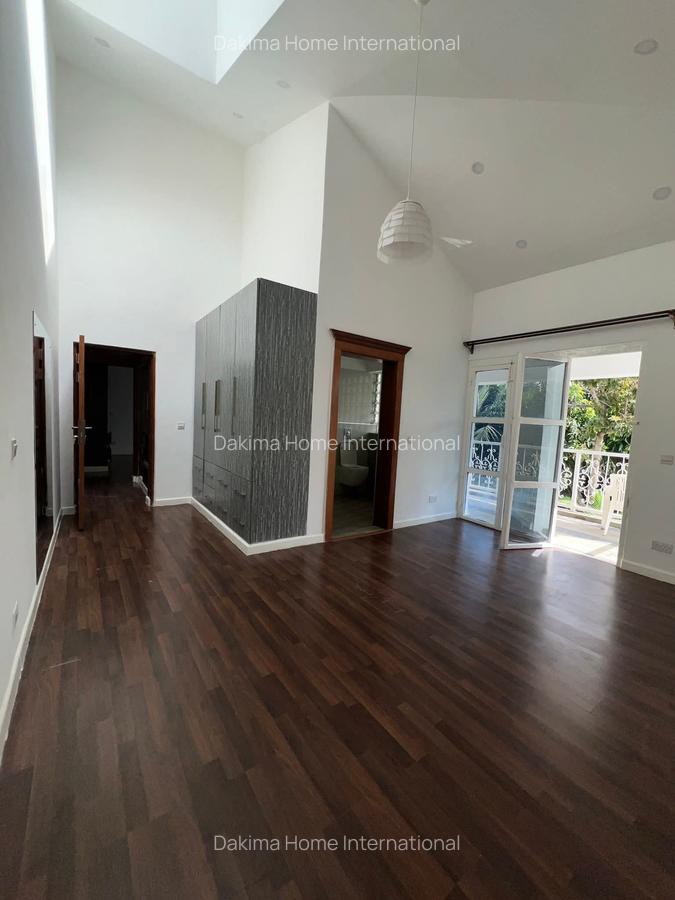 6 Bed House with En Suite in Runda - 18