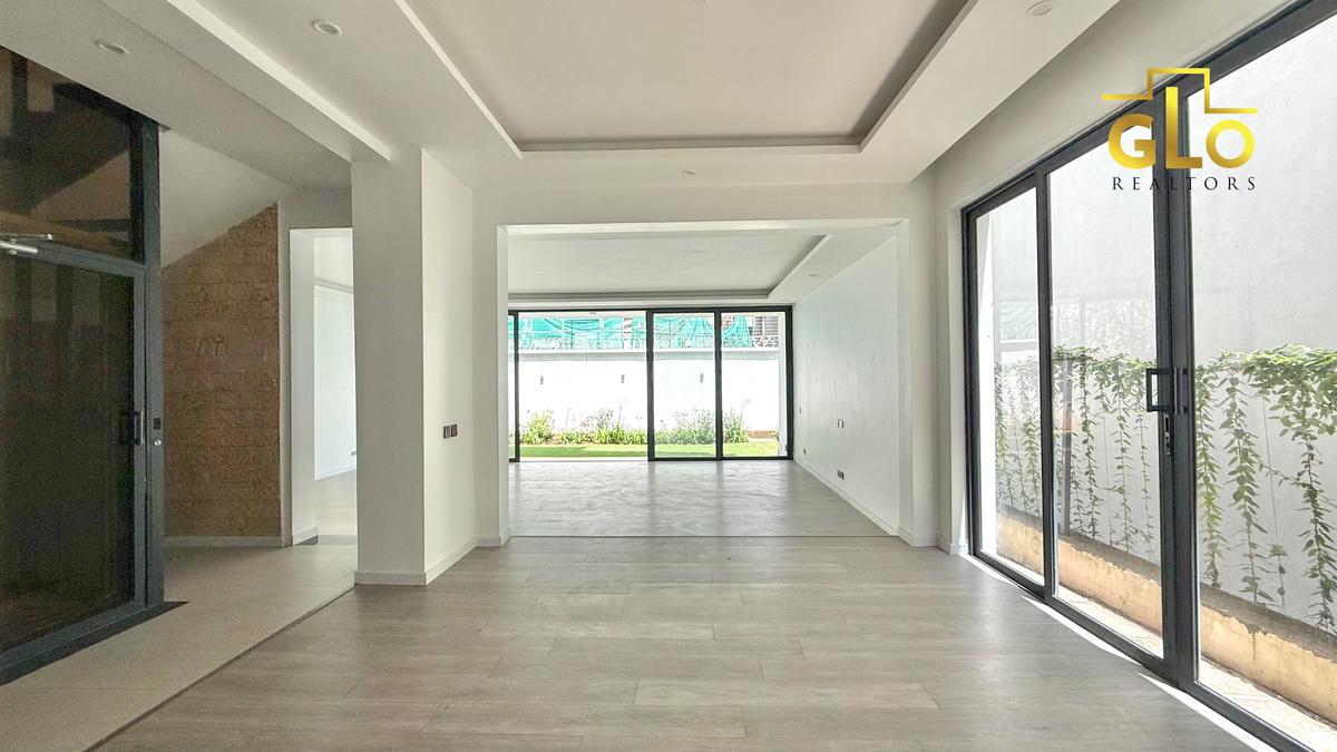 5 Bed Villa with En Suite in Lavington - 4