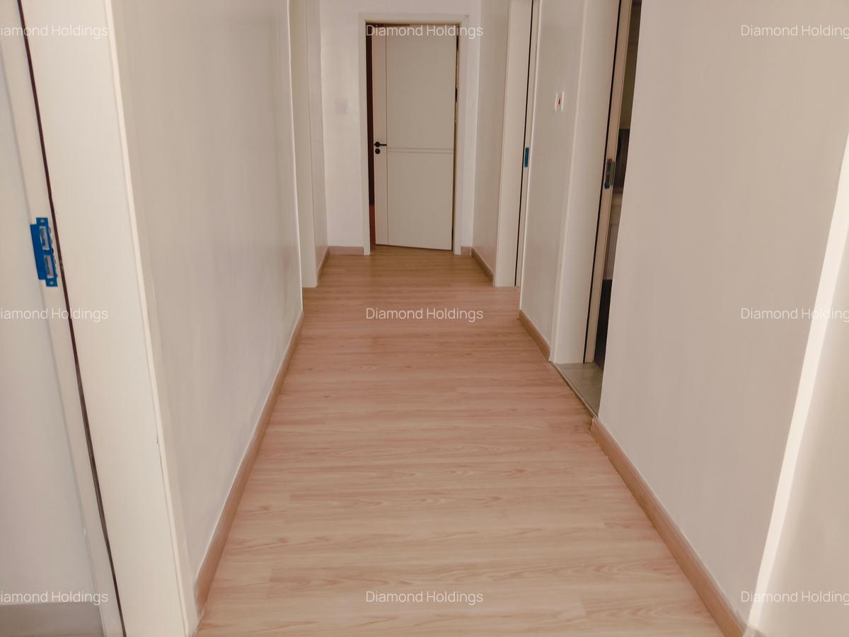 5 Bed Apartment with En Suite in Parklands - 12