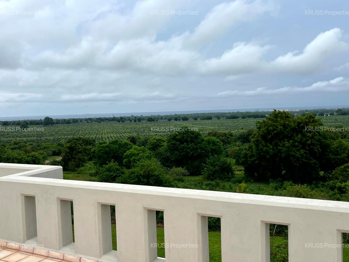 4 Bed House with En Suite at Hs84 - 18