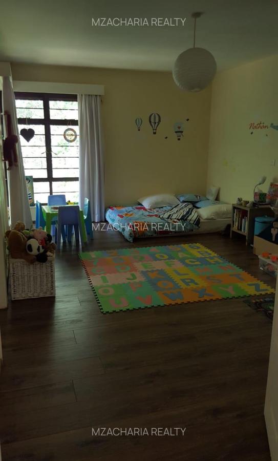 5 Bed Villa with En Suite in Rosslyn - 17