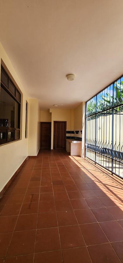 5 Bed House with En Suite in Runda - 7