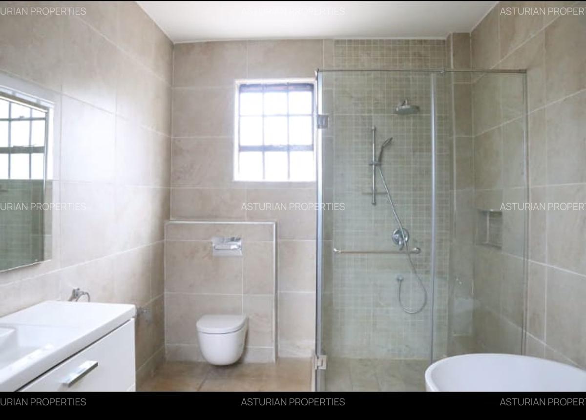 5 Bed Townhouse with En Suite in Runda - 4