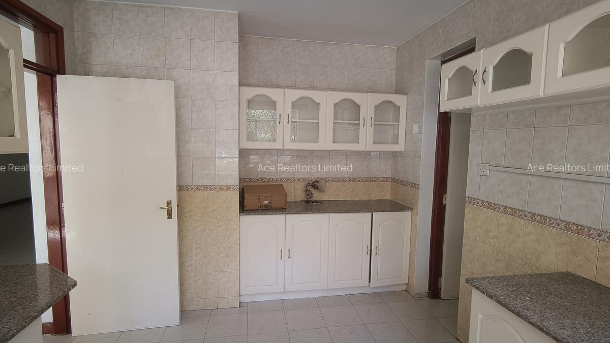 3 Bed Apartment with En Suite at Valley Arcade - 4
